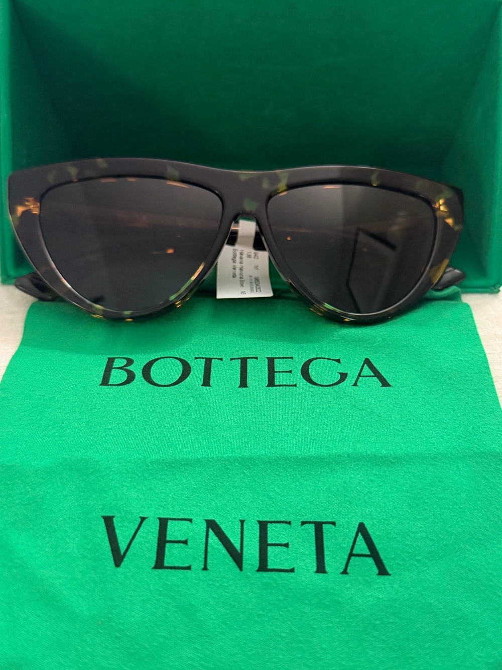 Bottega Veneta Cat-Eye Tortoiseshell Sunglasses - Dark Lenses